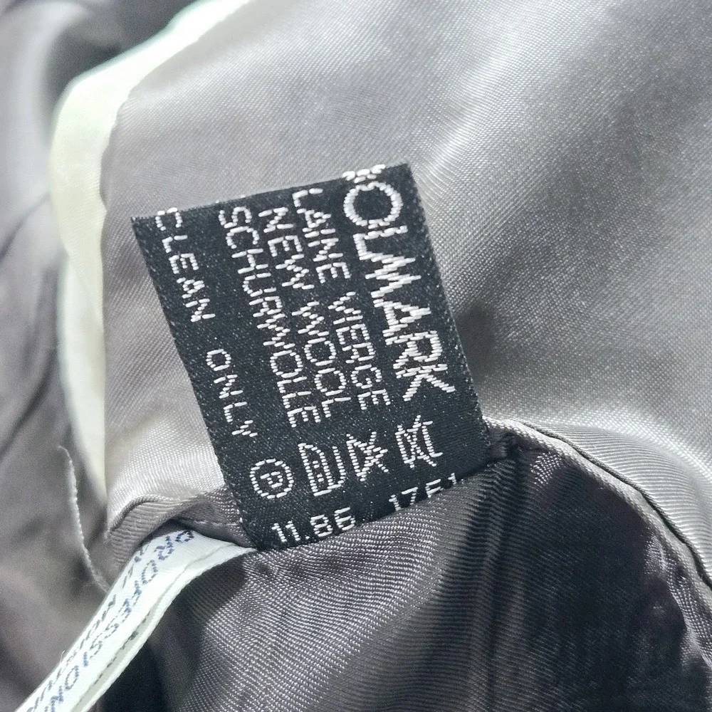 Classic Men's Gray Two-Piece Suit Jacket & Trousers
